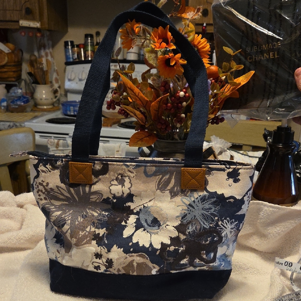 NEW Thirty-One Floral Canvas Tote - Navy and Brown